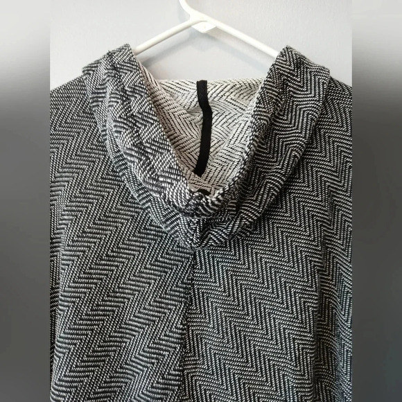 Lucky Brand hooded poncho size M/L black white herringbone pattern pockets - Picture 7 of 9